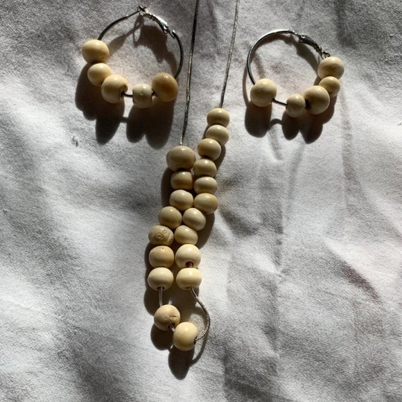 Necklace and Round Earrings, with carved bone beads, 16", 925 silver chain - Picture 6 of 6